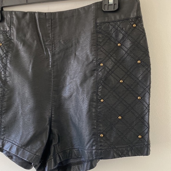 Silence + Noise Faux Black Leather Studded Shorts. Size 10 - Picture 2 of 6